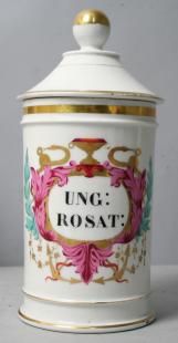 Pot à pharmacie " UNG : Rosat », porcelaine peinte et dorée, XIXe siècle. Dépôt de la Société du...
