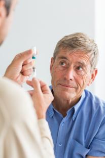 Les plus de 65 ans et/ou les personnes fragilisées par une maladie chronique courent davantage de risques de contracter une infection à pneumocoque