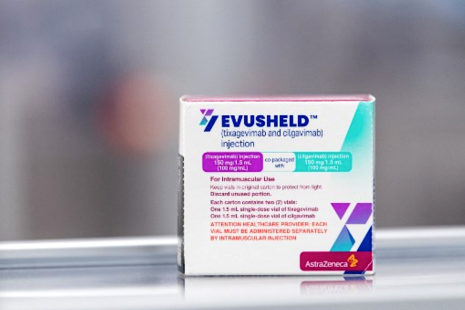 Les patients cibles d'Evusheld doivent recevoir une première dose de 600 mg
